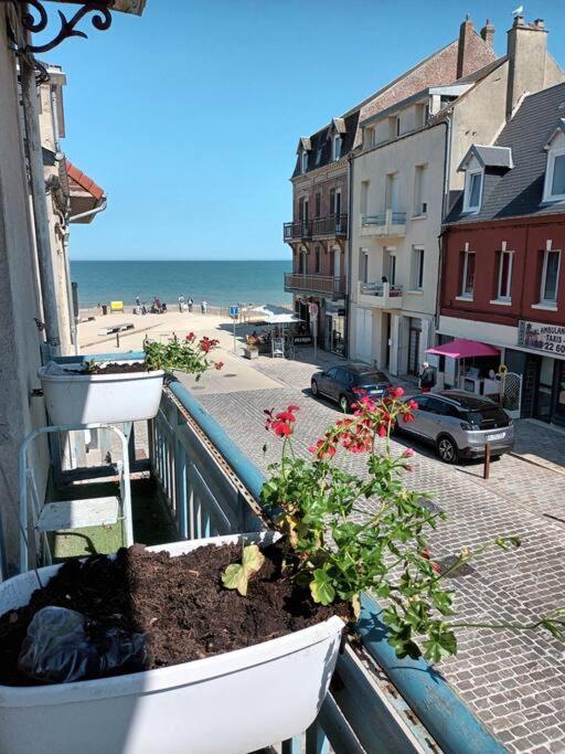 Grand Triplex Vue Mer Centre Du Village Ault Exterior foto